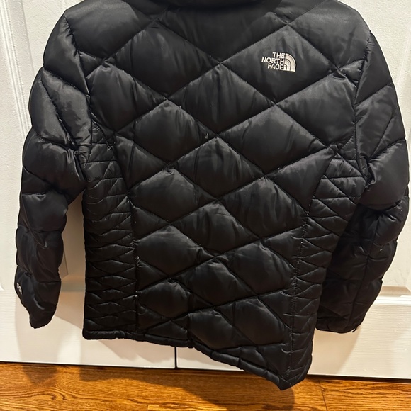 The Northface 550 Black Puffer Jacket - Picture 3 of 5